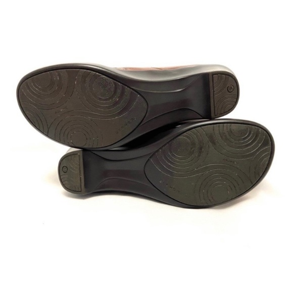 Aravon Mara Etched Leather Wedge Loafers - Picture 6 of 8